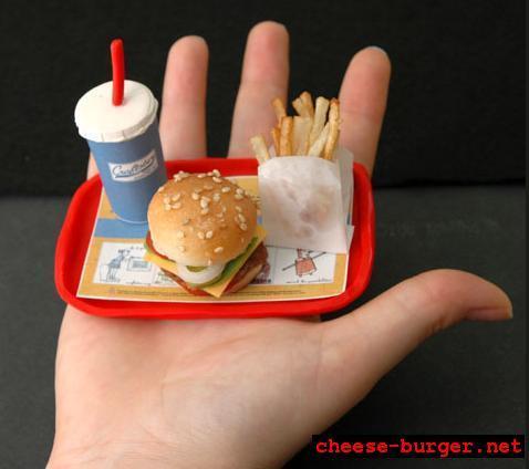 /images/posts/0000/0454/smallest-burger-01_big.jpg
